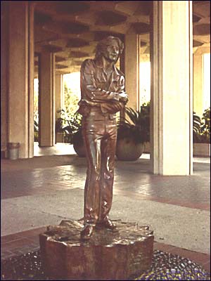 1981 John Lennon statue